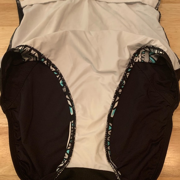 Kenneth Cole NY Nomad One Piece Swimsuit, M - Picture 5 of 7